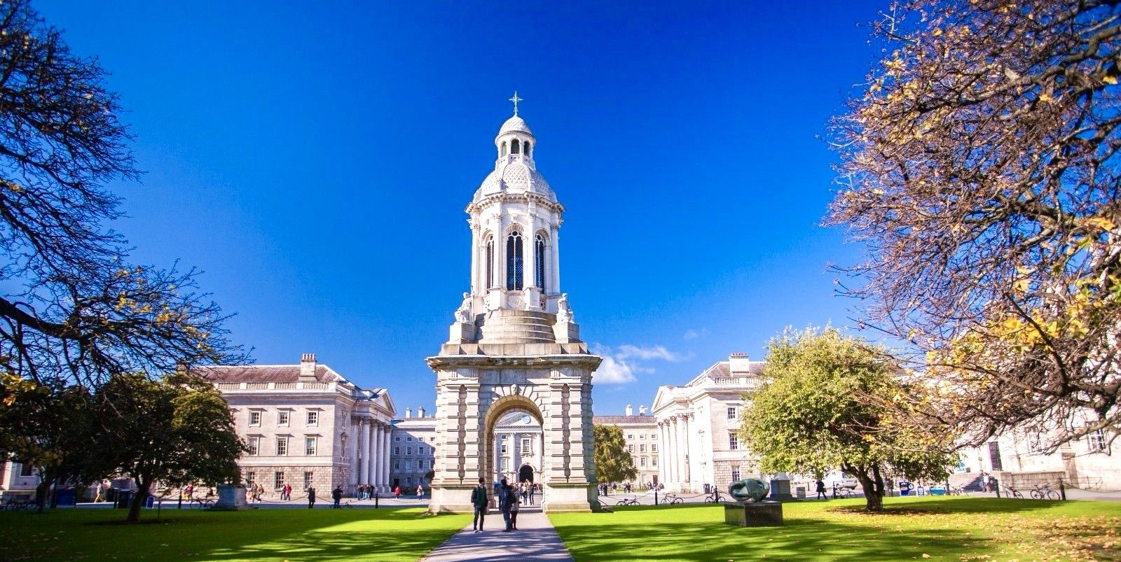 1 Patio-Trinity College-Irlanda