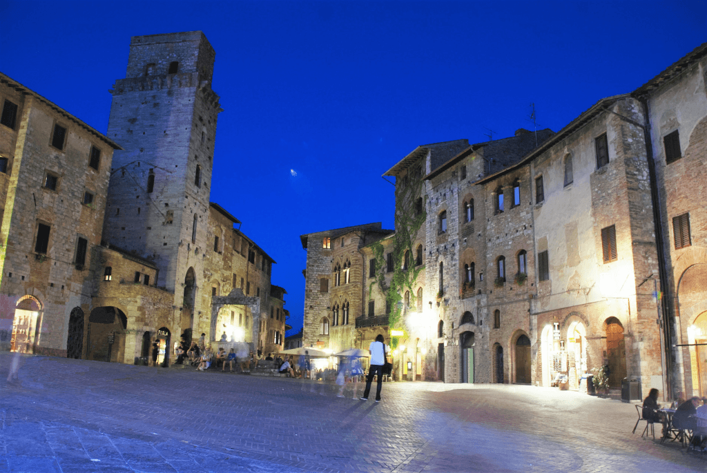 14 plaza San Gimigniano Italia