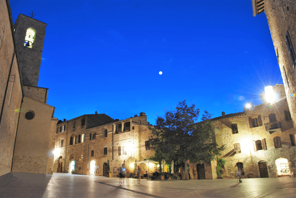 18 Plaza S Gimignano-Italia