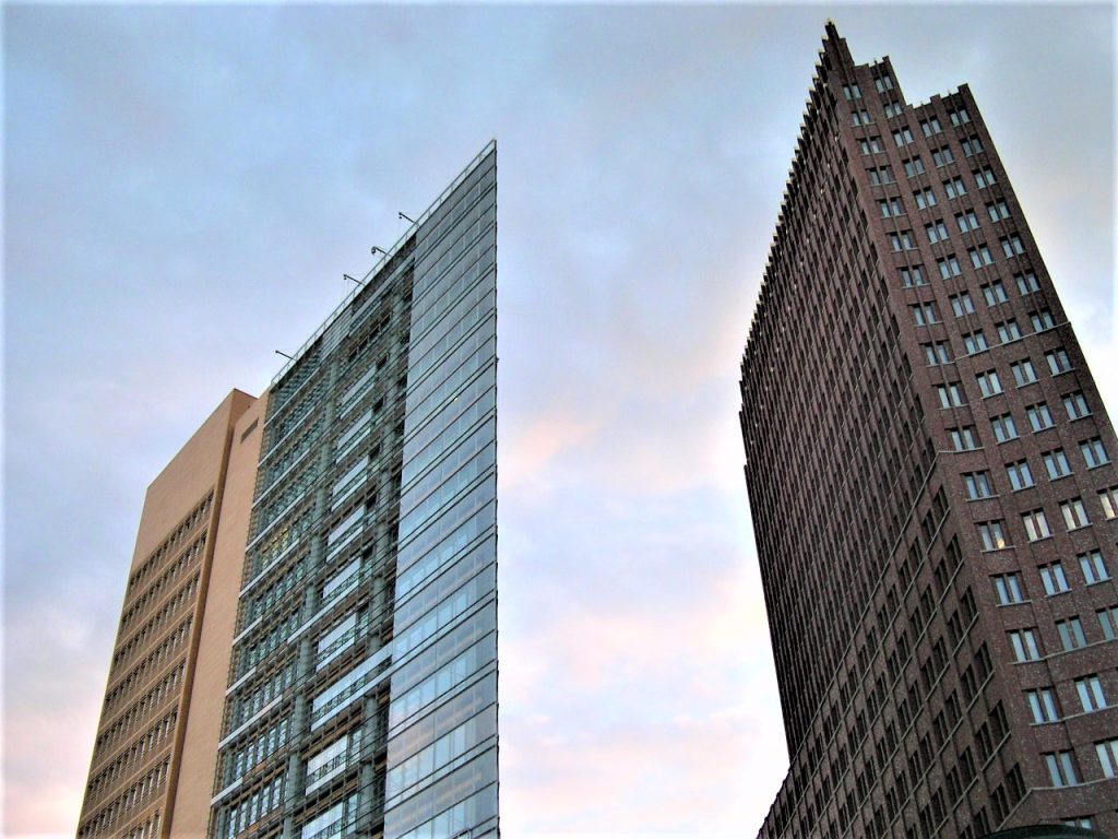 15 Torre PwC y Edificio Kollhoff-Berlóin-Alemania