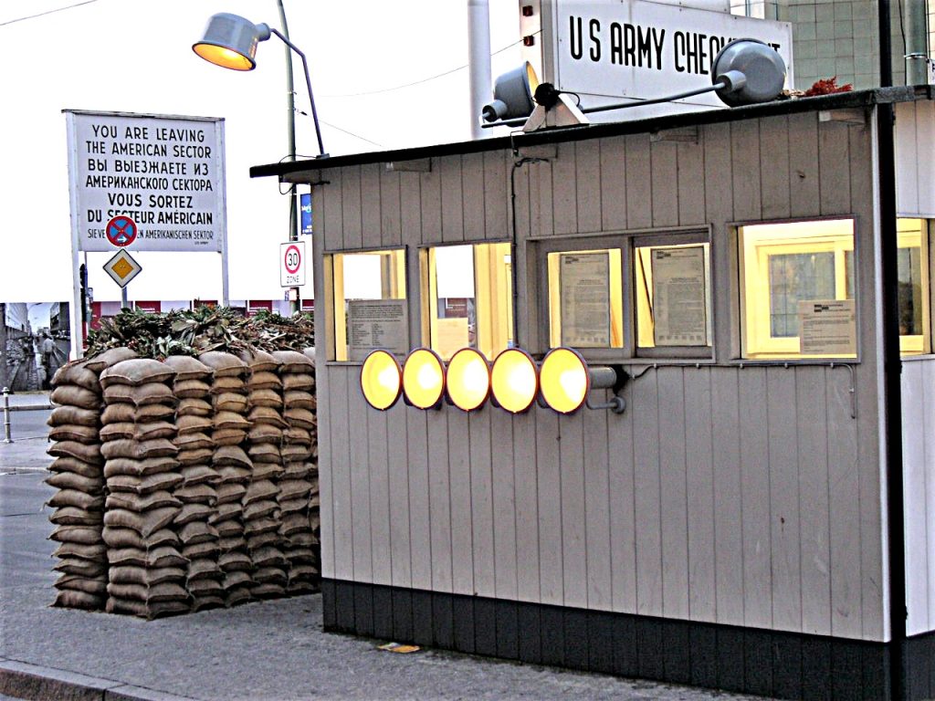 17 CHepoint Charlie-Berlñín-Alemania