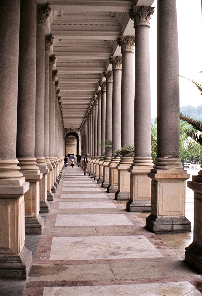 11 Columnata del Molino-Karlovy Vary-Bohemis-Chequia