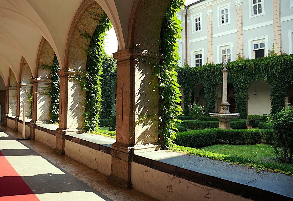 12 Claustro Hofkirche-Innsbruck-Austria