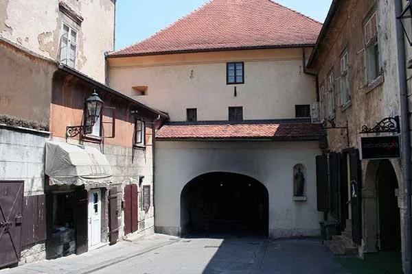 12 Puerta de Piedra-Zagreb-Croacia