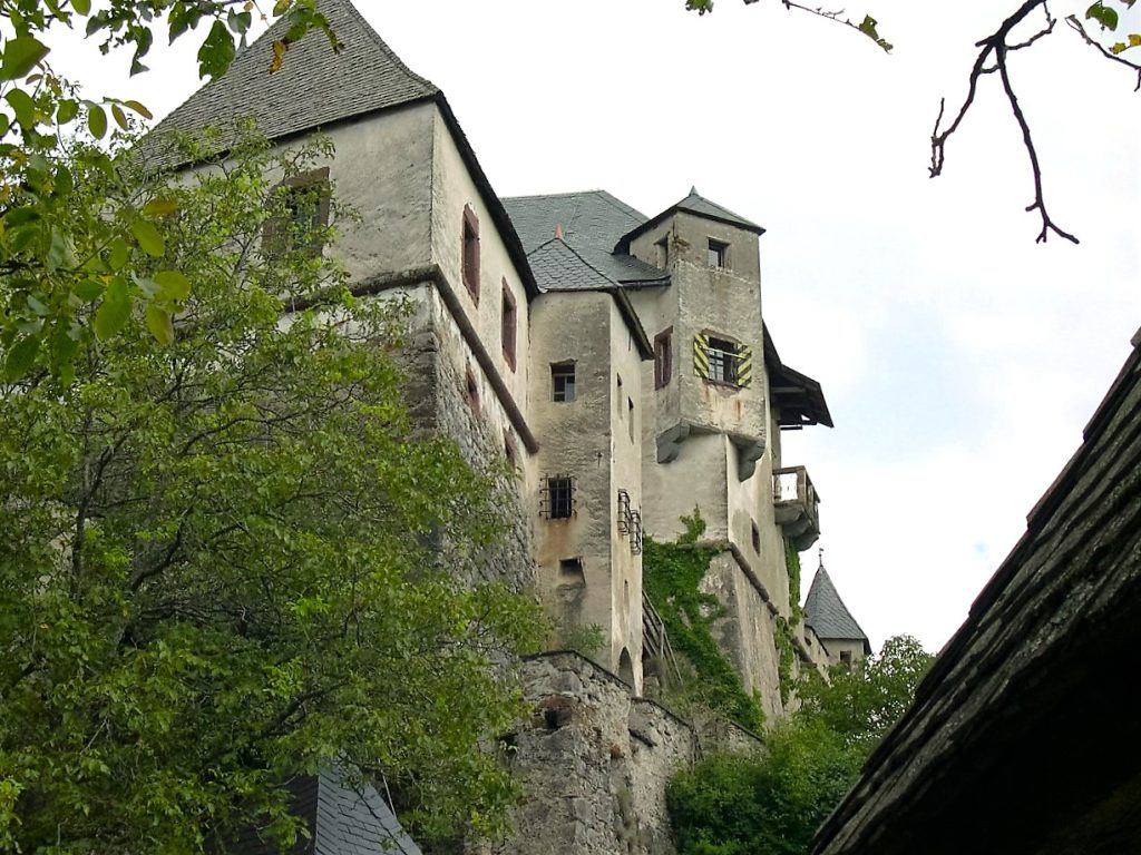 9 Castillo-Hochosterwitz-Austria