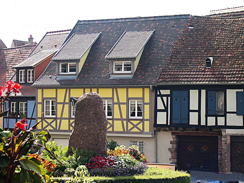 15 Monumento Guss-Obernai-Alsacia-Francia